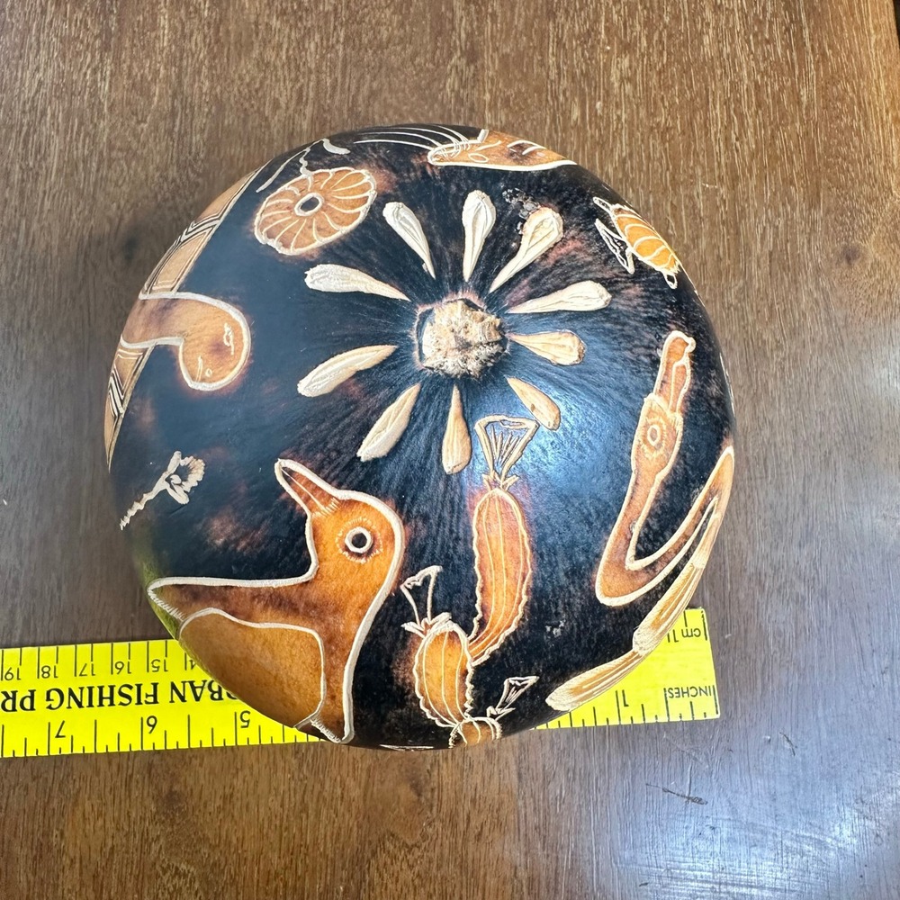 Peruvian Hand Carved Mate Gourd Galapagos Animals Tortoise Penguin Folk Art 5in - Picture 6 of 8